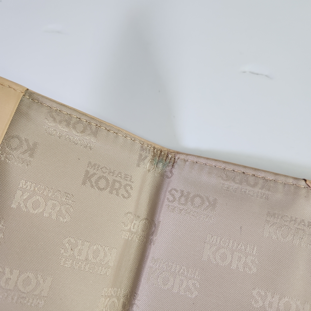 Michael Kors MK Passport Holder Beige Monogram Wallet - Picture 7 of 7